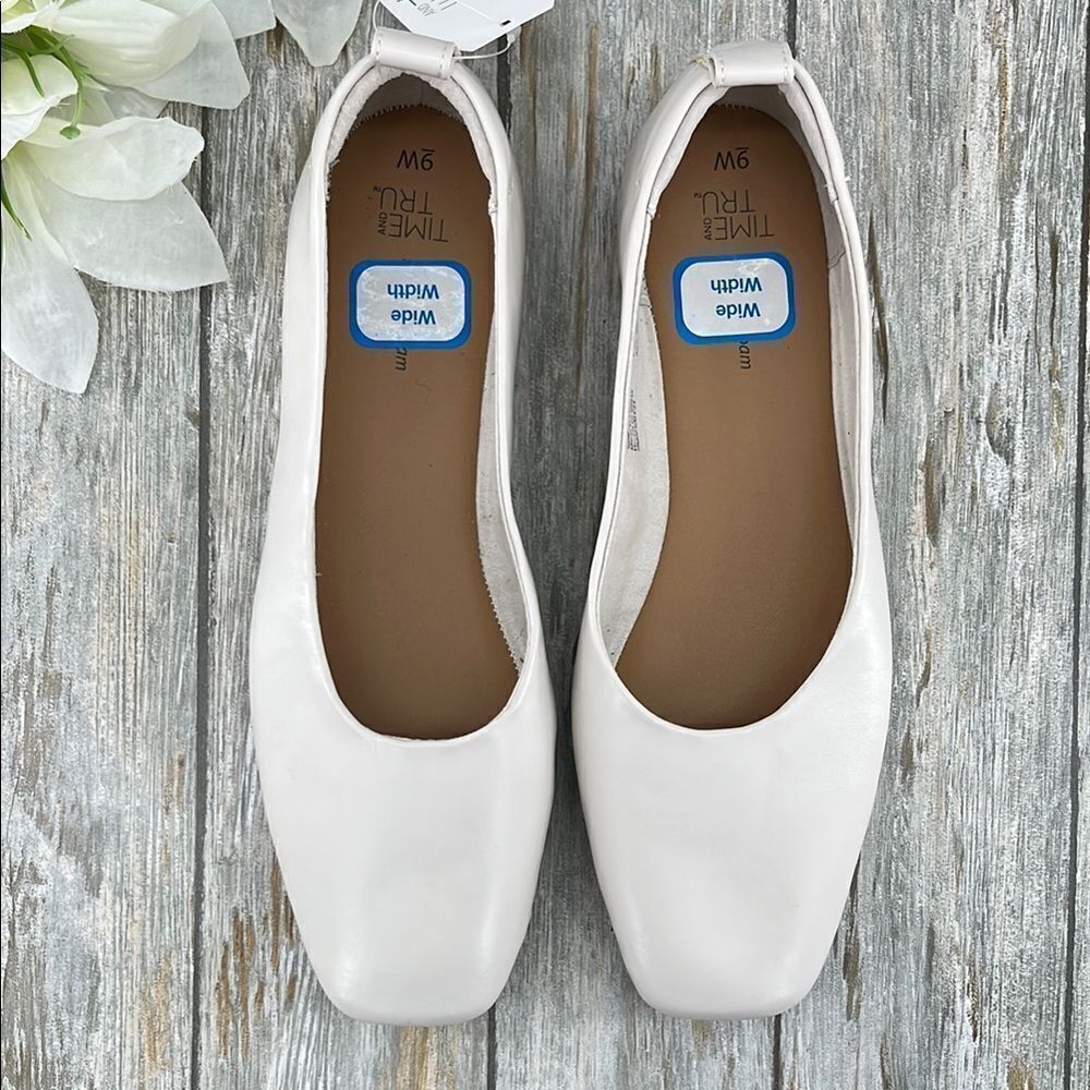 Time and Tru White Square Toe Ballet Flats